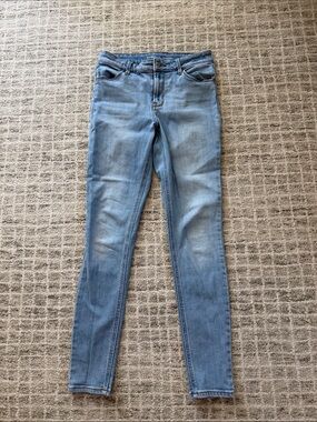 Old Navy high-rise super skinny, size 2 light wash
